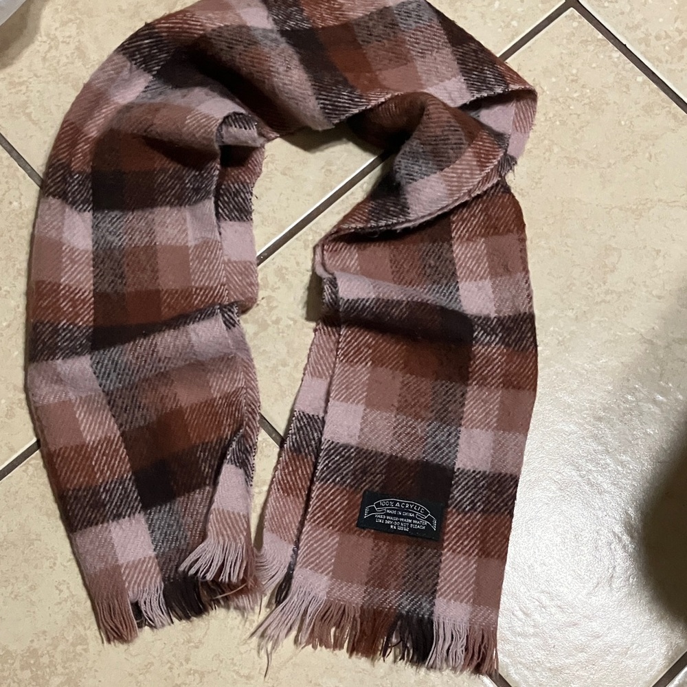 Stylish Checkered Scarf for Men